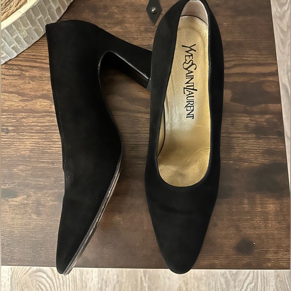 Yves Saint Laurent Black Suede Pointed Pumps with Gold Insole - Picture 2 of 5